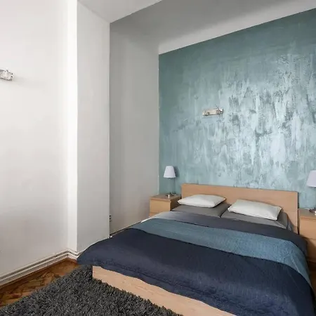 Spacious With Balcony At Wenceslas Sq * 프라하