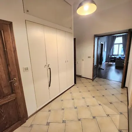 Spacious 6min From The Dancing House * 프라하