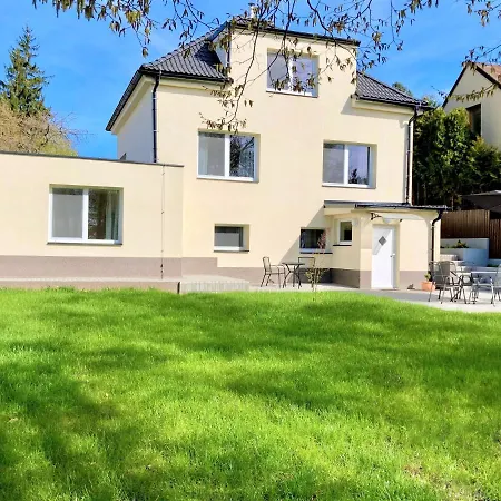 Apartmanovy Dum Se Zahradou V Klidne Casti Prahy Prague