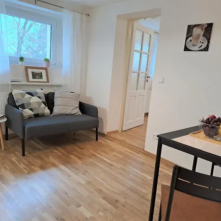 Apartment Apartmanovy Dum Se Zahradou V Klidne Casti Prahy Prague