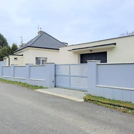 Apartmanovy Dum Se Zahradou V Klidne Casti Prahy Prague