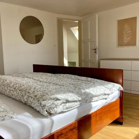 Apartmanovy Dum Se Zahradou V Klidne Casti Prahy Apartment Prague