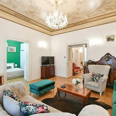 Stunning Charles Bridge Apartment *