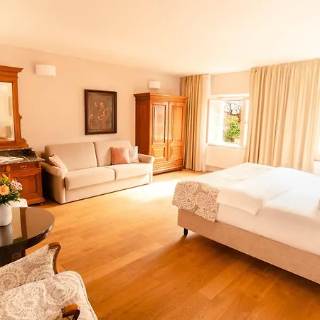 Golden Key Castle 4* Prague