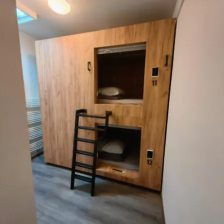 Vandrarhem Capsule Erbenova *