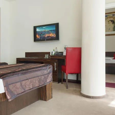 Hotel Ea Crystal Palace