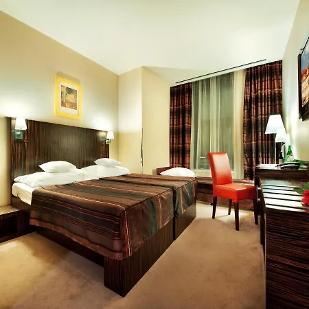 Ea Crystal Palace Hotel 4*