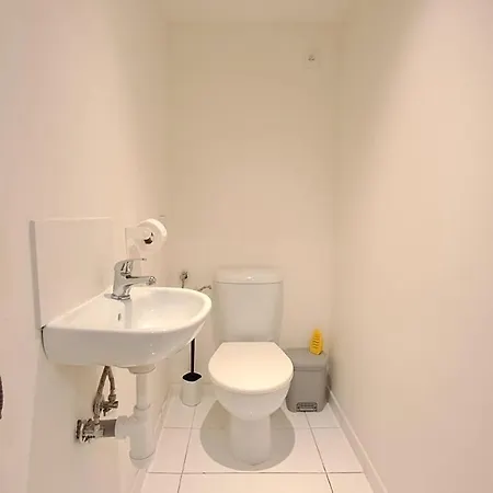 Spacious, Light In Vinohrady Appartamento