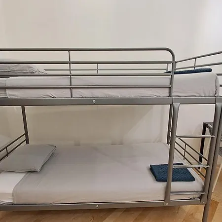 Spacious, Light In Vinohrady Apartment