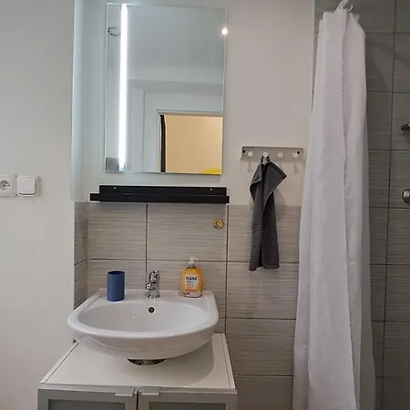 Spacious, Light In Vinohrady Apartment *