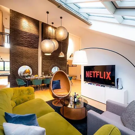 5br+2bath Old Town Industrial Penthouse, A/c Prague