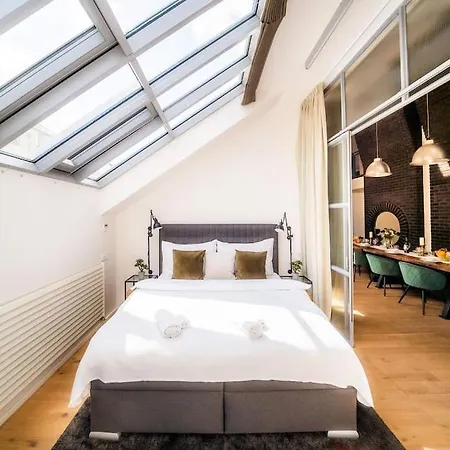 5br+2bath Old Town Industrial Penthouse, A/c Prague
