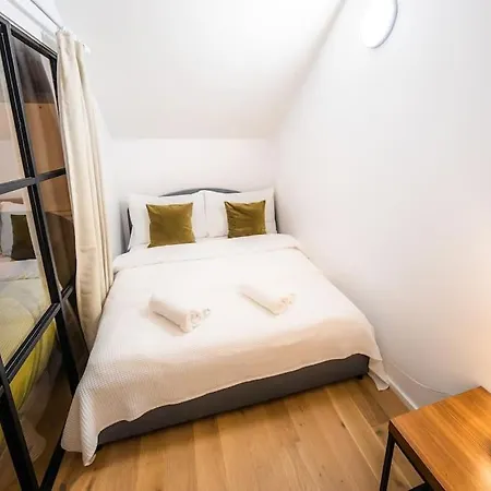 5br+2bath Old Town Industrial Penthouse, A/c Prague