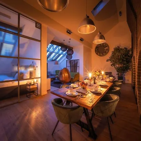 Apartment 5br+2bath Old Town Industrial Penthouse, A/c *