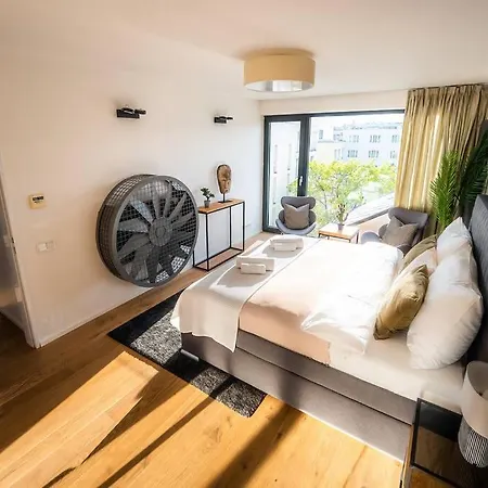 5br+2bath Old Town Industrial Penthouse, A/c Prague