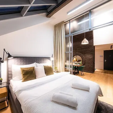 5br+2bath Old Town Industrial Penthouse, A/c * Prague