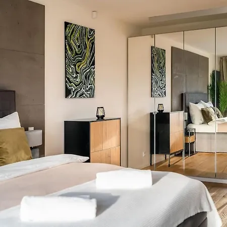 5br+2bath Old Town Industrial Penthouse, A/c Apartment Prague