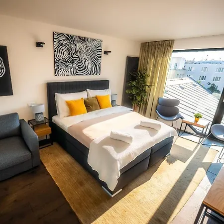 Apartment 5br+2bath Old Town Industrial Penthouse, A/c *