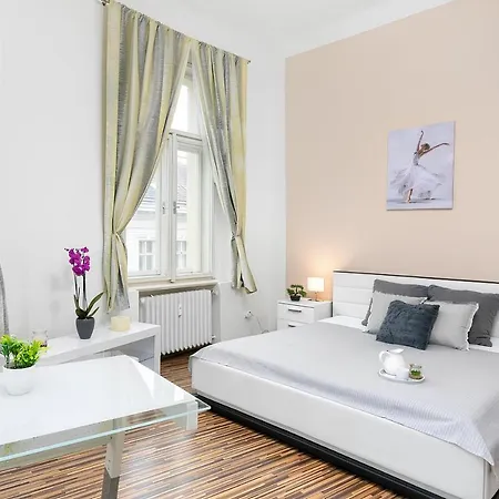 Apartment Luxury 3kk W/2kingbeds 65”tv,next Wenceslas Sq *