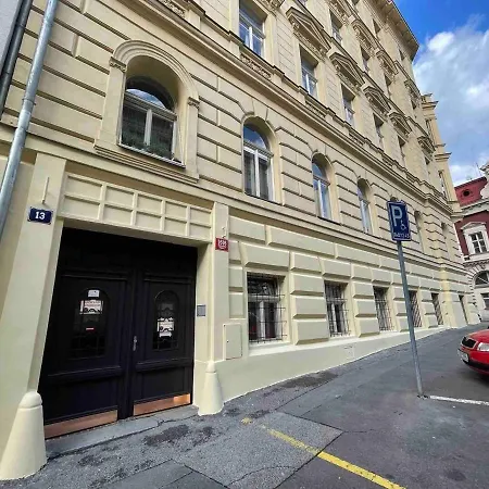 Luxury 3kk W/2kingbeds 65”tv,next Wenceslas Sq Apartment Prague