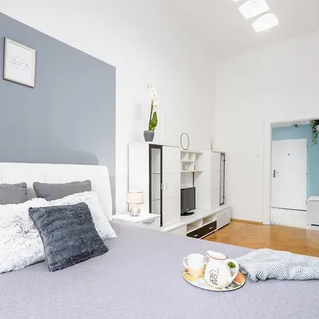 Apartment Luxury 3kk W/2kingbeds 65”tv,next Wenceslas Sq Prague