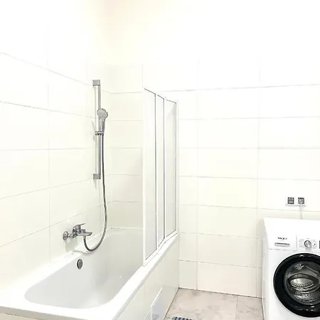 Spacious 2bdr With Free Parking In Wenceslas Square *