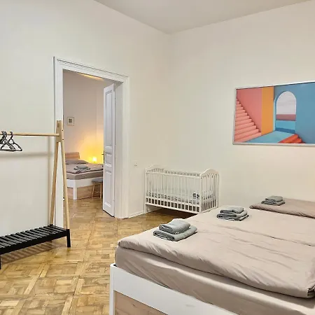 Spacious 2bdr With Free Parking In Wenceslas Square Apartment Prague