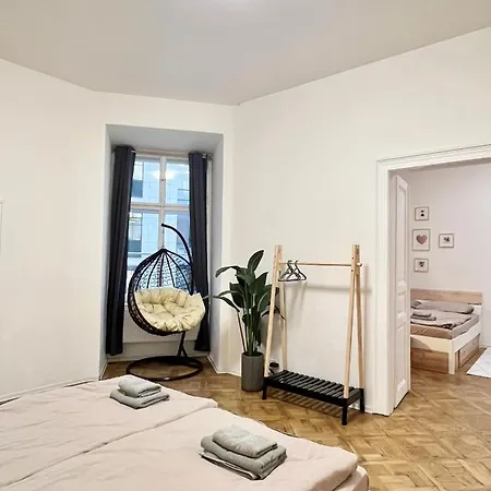 Apartment Spacious 2bdr With Free Parking In Wenceslas Square Prague