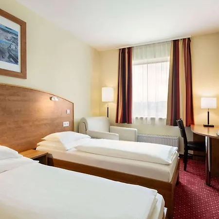 Amedia Express Prague, Trademark Collection By Wyndham Hotell
