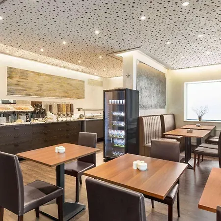Amedia Express Prague, Trademark Collection By Wyndham Hotell 3*