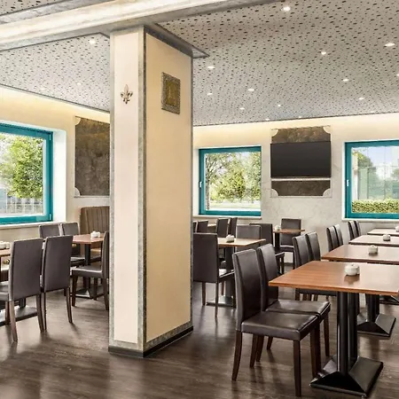 Amedia Express Prague, Trademark Collection By Wyndham Hotell Prag