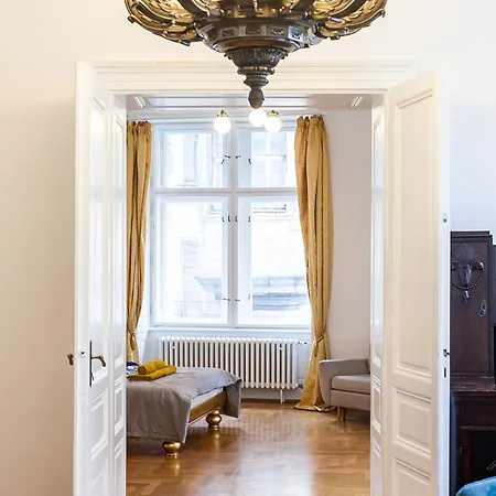 Apartment Royal Apartment By Charles Bridge View Of Saint Nicholas Church *