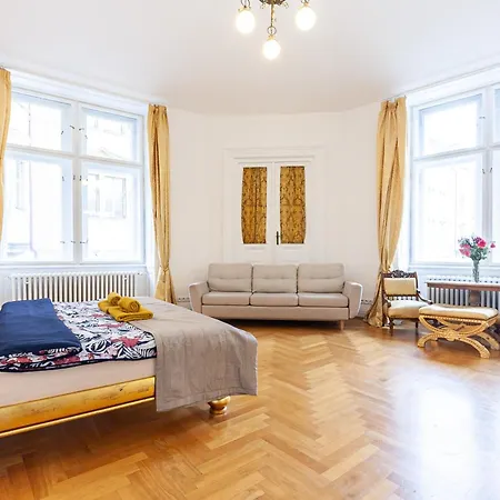 Royal Apartment By Charles Bridge View Of Saint Nicholas Church *