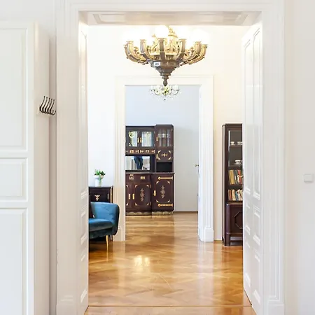 Royal Apartment By Charles Bridge View Of Saint Nicholas Church *