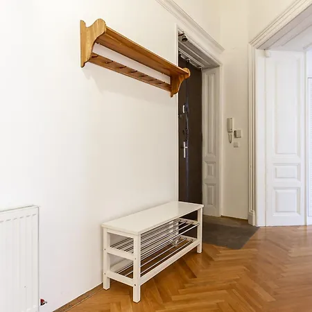 Royal Apartment By Charles Bridge View Of Saint Nicholas Church *