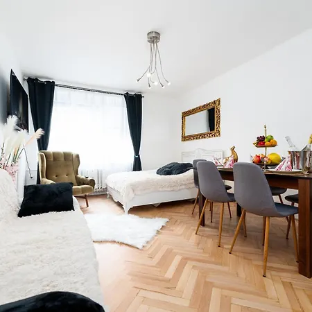 Apartment Kingdom Of 3 Roses