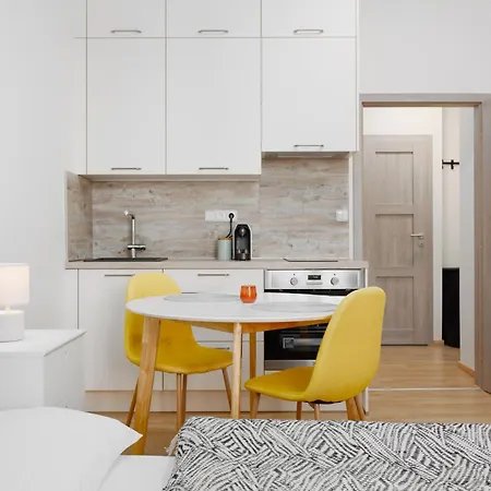 Daire Quiet With Kitchen Near The Metro Prag