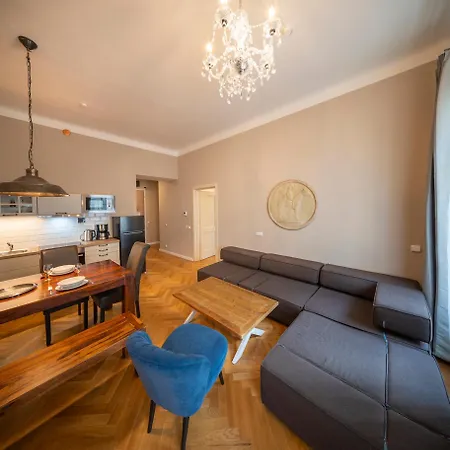 Aparthotel Zborovska