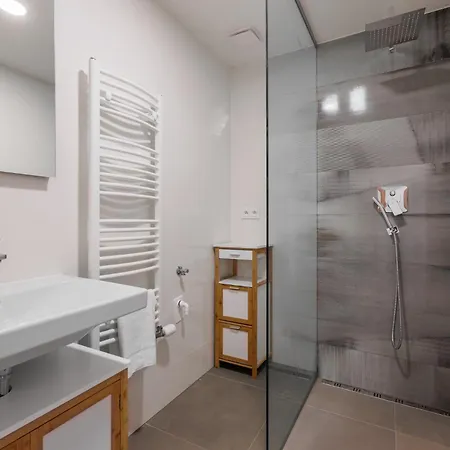 2 With Terrace And Free Parking Near Metro アパート *