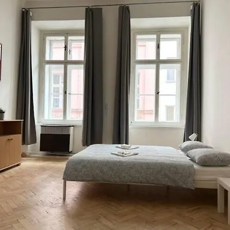 Party House - Ve Smeckach 18, Center!! Apartamento *
