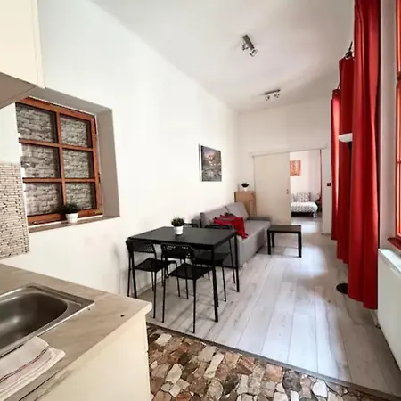 Party House - Ve Smeckach 18, Center!! * Praga