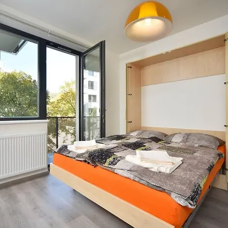 Waltrovka, Free Parking Apartment