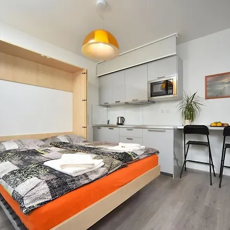 Waltrovka, Free Parking Apartment