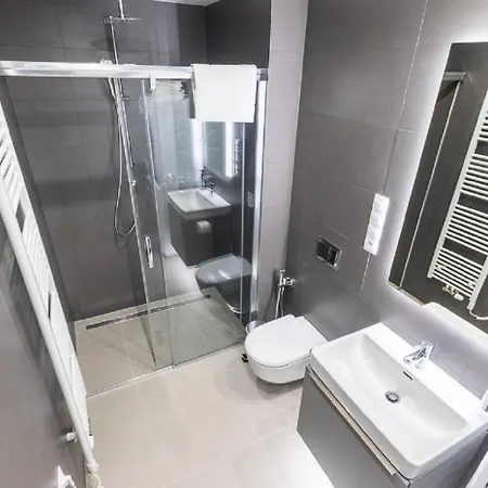 4 Room, 2 Bath, Parking Apartment Prague