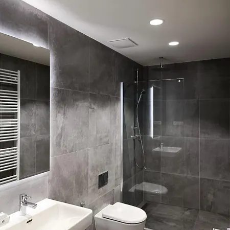 Apartment 4 Room, 2 Bath, Parking Prague