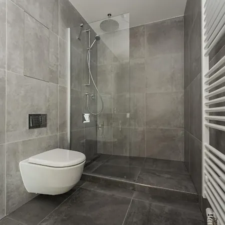 4 Room, 2 Bath, Parking Apartment