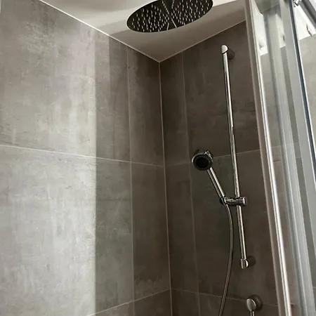 4 Room, 2 Bath, Parking Apartment