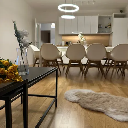 4 Room, 2 Bath, Parking *