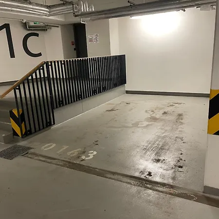 4 Room, 2 Bath, Parking Prague
