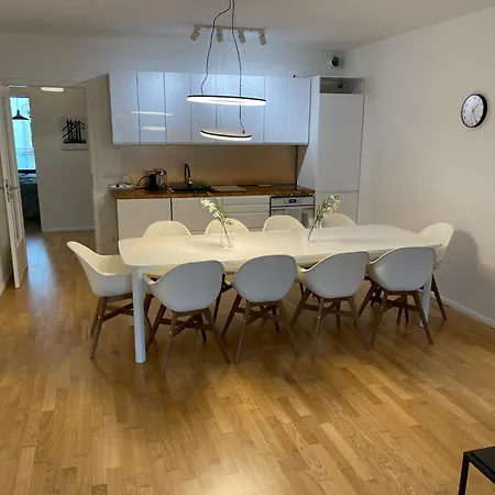 4 Room, 2 Bath, Parking *